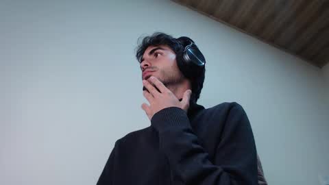 Santiago Enrique online show from February 25, 5:17 am