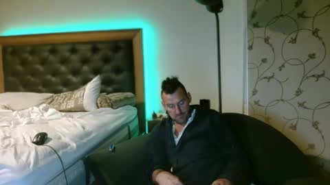 Snapshot of therealkurva4u chatting on October 15, 10:15 am therealkurva4u online show from October 15, 10:15 am