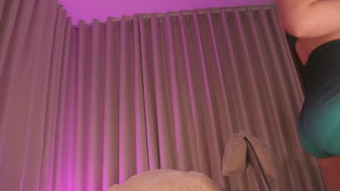 Snapshot of therealpeach_ chatting on July 7, 2:25 am online show from July 7, 2:25 am