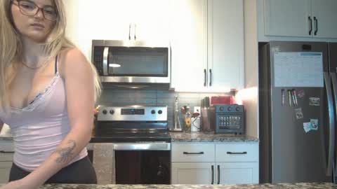 therosiecheeks online show from April 2, 5:43 pm