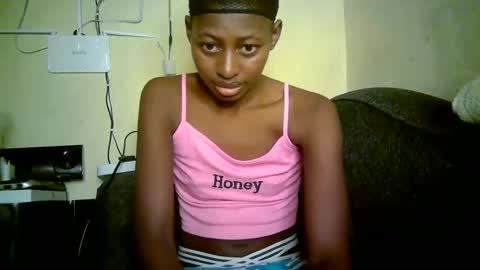 Snapshot of therry_heart chatting on May 20, 4:51 am hearty online show from May 20, 4:51 am