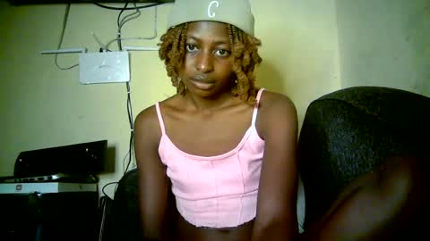 Snapshot of therry_heart chatting on June 18, 5:08 am hearty online show from June 18, 5:08 am