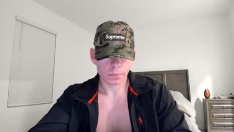 Snapshot of theshortking01 chatting on February 25, 12:09 am TheShortKing1 online show from February 25, 12:09 am