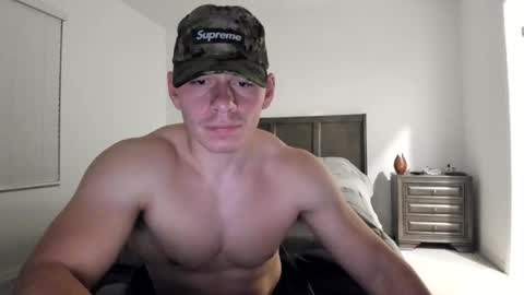 Snapshot of theshortking01 chatting on February 26, 12:31 am TheShortKing1 online show from February 26, 12:31 am