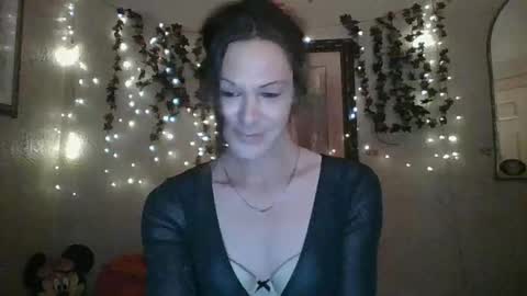 Snapshot of thesillymillie chatting on October 13, 12:43 am sillymillie0 online show from October 13, 12:43 am