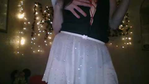 Snapshot of thesillymillie chatting on October 14, 10:10 pm sillymillie0 online show from October 14, 10:10 pm