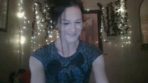 Snapshot of thesillymillie chatting on October 23, 1:54 pm sillymillie0 online show from October 23, 1:54 pm