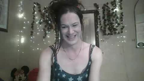 Snapshot of thesillymillie chatting on November 13, 11:36 pm sillymillie0 online show from November 13, 11:36 pm