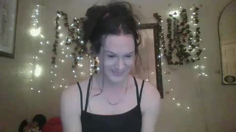 Snapshot of thesillymillie chatting on December 15, 8:46 pm sillymillie0 online show from December 15, 8:46 pm