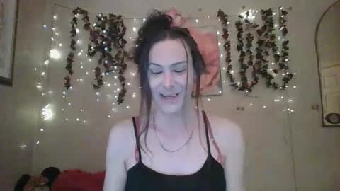 Snapshot of thesillymillie chatting on May 1, 6:12 pm sillymillie0 online show from May 1, 6:12 pm