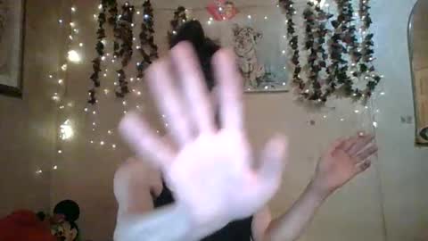 Snapshot of thesillymillie chatting on June 7, 10:46 pm sillymillie0 online show from June 7, 10:46 pm