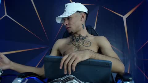 theskinny8inch_ online show from January 26, 6:28 am
