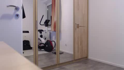 Snapshot of theskylake1 chatting on December 16, 4:45 pm theskylake1 online show from December 16, 4:45 pm