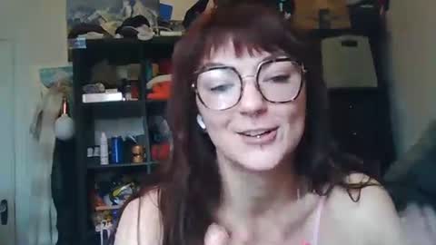 Snapshot of thesm0kinb chatting on February 9, 9:30 pm thesm0kinb online show from February 9, 9:30 pm