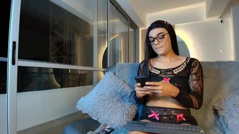 Snapshot of thesweet_khloe chatting on October 28, 3:10 am Thesweet khloe online show from October 28, 3:10 am