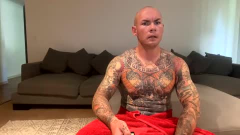 Snapshot of thetattooed chatting on December 2, 4:31 am The tattooed online show from December 2, 4:31 am