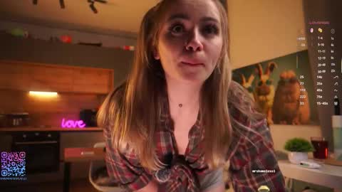 Mia online show from October 6, 4:37 pm