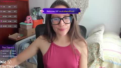 Nicole online show from July 28, 2:24 pm
