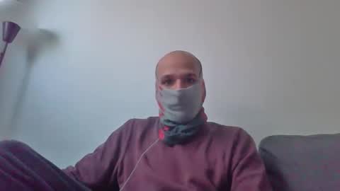 Scarf guy online show from November 26, 9:10 am