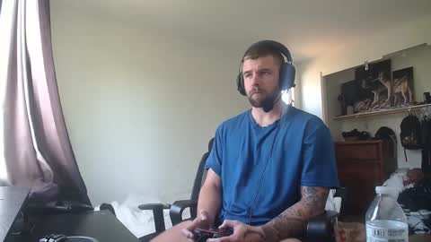 Snapshot of theufcfan_8181 chatting on April 30, 8:57 pm troy online show from April 30, 8:57 pm