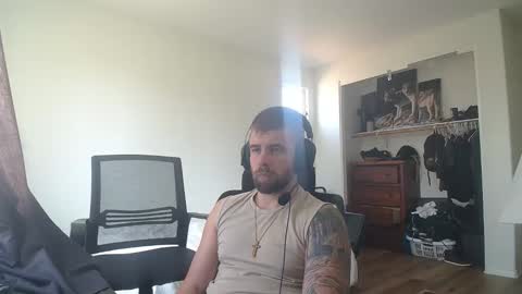 Snapshot of theufcfan_8181 chatting on May 1, 9:41 pm troy online show from May 1, 9:41 pm