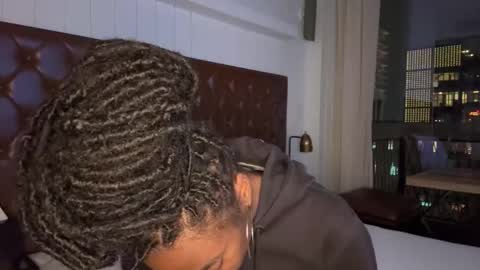 Snapshot of thevixensapphire chatting on February 16, 12:07 am Sapphire the Vixen online show from February 16, 12:07 am