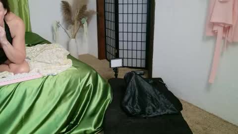 The Willow Fox online show from May 6, 2:40 am