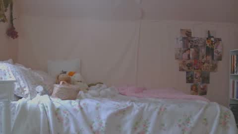 Snapshot of theyalllikecarmen chatting on February 10, 8:00 pm Carmen online show from February 10, 8:00 pm