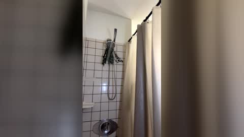 Snapshot of theybae chatting on January 12, 9:58 am B A E online show from January 12, 9:58 am