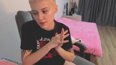 theysaidimcute online show from January 17, 11:08 pm