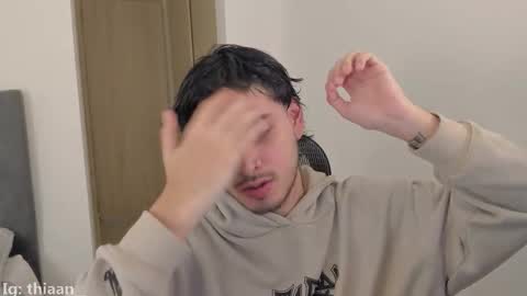 thiaan__ online show from November 16, 8:25 pm