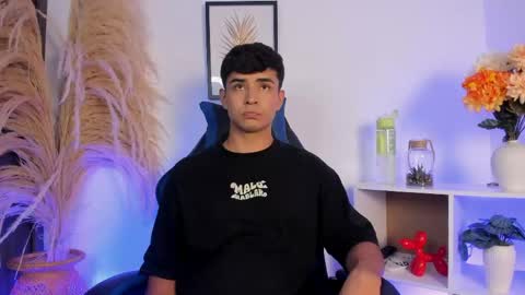Snapshot of thiago_connor21 chatting on May 17, 11:45 pm Thiago online show from May 17, 11:45 pm