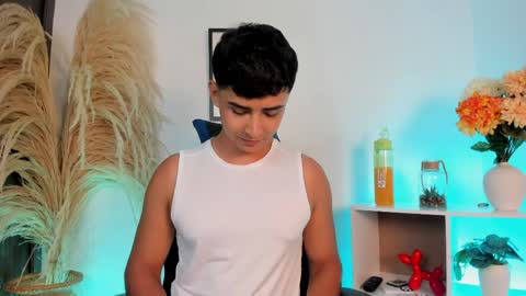 Snapshot of thiago_connor21 chatting on May 23, 1:33 am Thiago online show from May 23, 1:33 am