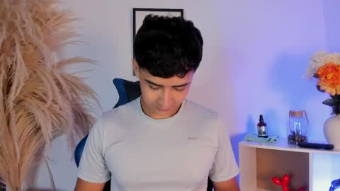 Snapshot of thiago_connor21 chatting on May 25, 11:00 pm Thiago online show from May 25, 11:00 pm