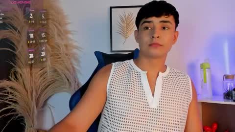 Snapshot of thiago_connor21 chatting on June 3, 9:09 pm Thiago online show from June 3, 9:09 pm