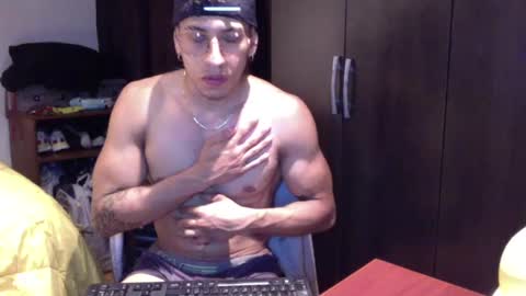 Snapshot of thiago_happy chatting on February 25, 3:31 am thiago_happy online show from February 25, 3:31 am