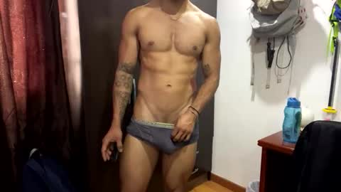 Snapshot of thiago_happy chatting on April 8, 5:13 pm thiago_happy online show from April 8, 5:13 pm