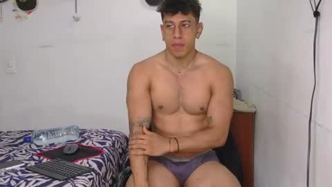 Snapshot of thiago_happy chatting on July 9, 1:04 pm thiago_happy online show from July 9, 1:04 pm