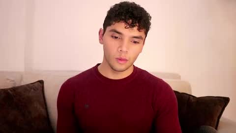 Just Thiago  online show from March 5, 12:38 am