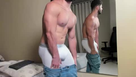 Snapshot of thiago_moretti chatting on January 16, 3:49 pm THIAGO online show from January 16, 3:49 pm