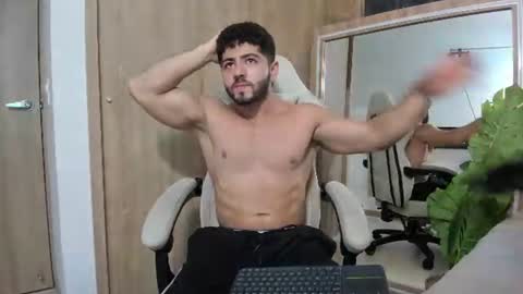 Snapshot of thiago_moretti chatting on June 23, 12:08 am THIAGO online show from June 23, 12:08 am