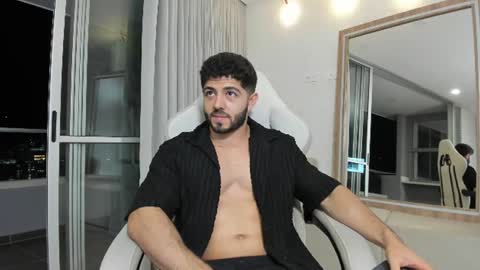 Snapshot of thiago_moretti chatting on July 3, 12:17 am THIAGO online show from July 3, 12:17 am