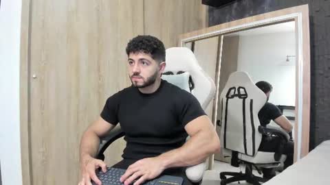 Snapshot of thiago_moretti chatting on July 18, 3:33 am THIAGO online show from July 18, 3:33 am