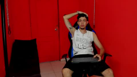 Thiago online show from April 15, 7:43 pm