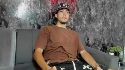 Snapshot of thiago_preston chatting on July 16, 7:53 pm Thiago online show from July 16, 7:53 pm