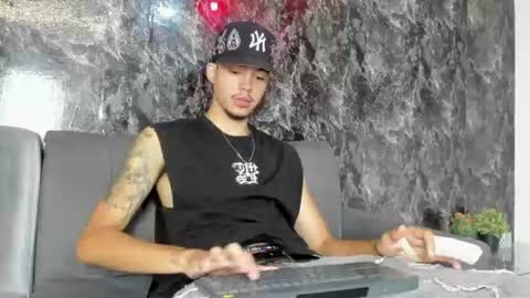 Snapshot of thiago_preston chatting on July 19, 7:39 pm Thiago online show from July 19, 7:39 pm
