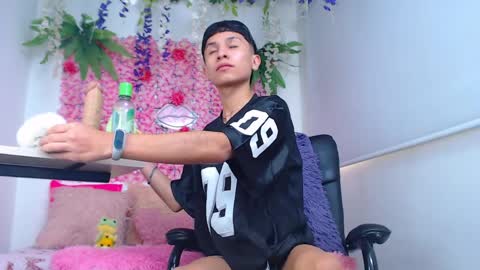 thiago rincon online show from April 2, 9:01 pm