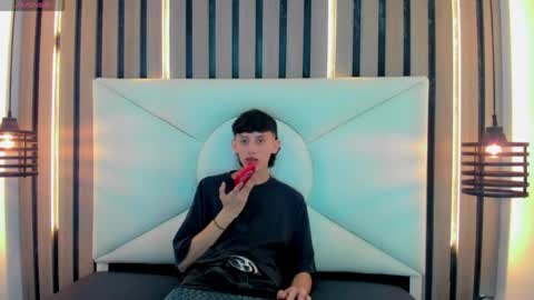 thiago_twink38 online show from April 23, 4:46 am