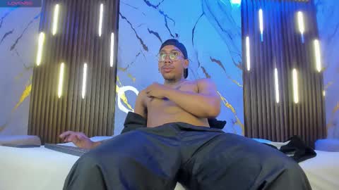 ThiagoBerry online show from February 22, 11:20 am