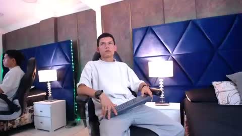 T H I A G O online show from June 30, 4:02 am